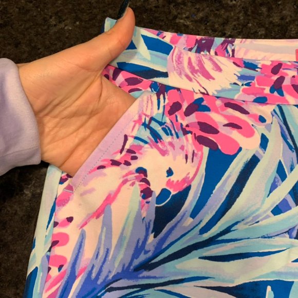 NWT Lilly Pulitzer Buttercup Knit Shorts Scalloped in Mr. Peacock Size 2 - Flaw! - Picture 2 of 5